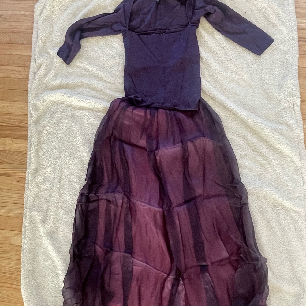 Laundry top and skirt
Top ( sweater material)
Skirt lined